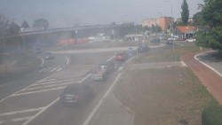 Křižovatka ulic Velká Dlážka a Polní