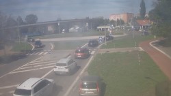 Křižovatka ulic Velká Dlážka a Polní