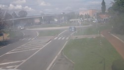 Křižovatka ulic Velká Dlážka a Polní