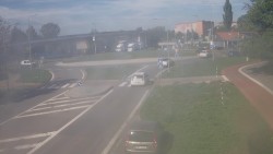 Křižovatka ulic Velká Dlážka a Polní