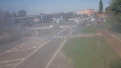 Křižovatka ulic Velká Dlážka a Polní