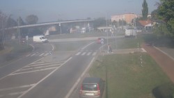 Křižovatka ulic Velká Dlážka a Polní