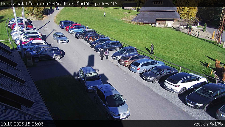 Horský hotel Čarták na Soláni - Hotel Čarták – parkoviště - 19.10.2025 v 15:25 Horský hotel Čarták na Soláni - Hotel Čarták – parkoviště - 19.10.2025 v 15:25