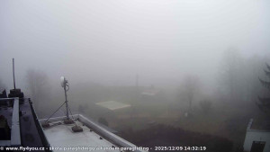 Kozákov - Pohled na jih, hrad Trosky - 9.12.2025 v 13:15 Kozákov - Pohled na jih, hrad Trosky - 9.12.2025 v 13:15