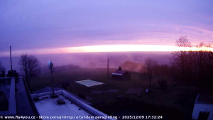 Kozákov - Pohled na jih, hrad Trosky - 9.12.2025 v 16:15 Kozákov - Pohled na jih, hrad Trosky - 9.12.2025 v 16:15