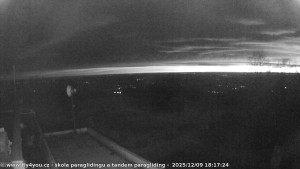 Kozákov - Pohled na jih, hrad Trosky - 9.12.2025 v 17:00 Kozákov - Pohled na jih, hrad Trosky - 9.12.2025 v 17:00