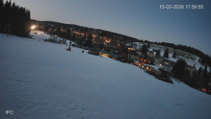 Ski areál Velflink Pernink - Sjezdovka - 15.2.2026 v 18:03 Ski areál Velflink Pernink - Sjezdovka - 15.2.2026 v 18:03