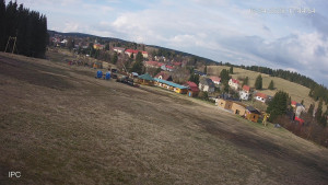 Ski areál Velflink Pernink - Sjezdovka - 16.4.2026 v 17:45 Ski areál Velflink Pernink - Sjezdovka - 16.4.2026 v 17:45