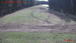 Skiareál Klepáčov - Červená sjezdovka - 26.4.2026 v 12:15 Skiareál Klepáčov - Červená sjezdovka - 26.4.2026 v 12:15