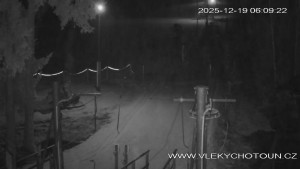 Ski areál Chotouň - Sjezdovka - 19.12.2025 v 06:15 Ski areál Chotouň - Sjezdovka - 19.12.2025 v 06:15