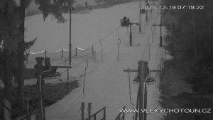 Ski areál Chotouň - Sjezdovka - 19.12.2025 v 07:30 Ski areál Chotouň - Sjezdovka - 19.12.2025 v 07:30