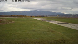 Pojezdová dráha, Runway