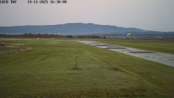 Pojezdová dráha, Runway