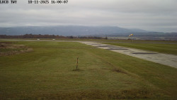 Pojezdová dráha, Runway