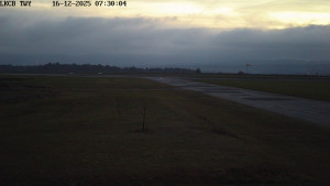 Letiště Cheb - Pojezdová dráha, Runway - 16.12.2025 v 07:30 Letiště Cheb - Pojezdová dráha, Runway - 16.12.2025 v 07:30