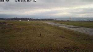 Letiště Cheb - Pojezdová dráha, Runway - 16.12.2025 v 10:45 Letiště Cheb - Pojezdová dráha, Runway - 16.12.2025 v 10:45