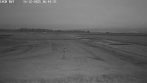 Letiště Cheb - Pojezdová dráha, Runway - 16.12.2025 v 16:45 Letiště Cheb - Pojezdová dráha, Runway - 16.12.2025 v 16:45