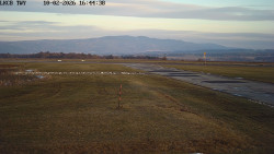 Pojezdová dráha, Runway