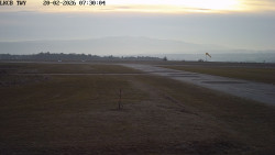 Pojezdová dráha, Runway