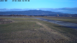 Pojezdová dráha, Runway