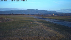 Pojezdová dráha, Runway