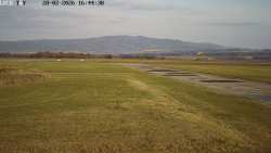 Pojezdová dráha, Runway