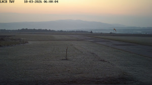 Letiště Cheb - Pojezdová dráha, Runway - 18.3.2026 v 06:00 Letiště Cheb - Pojezdová dráha, Runway - 18.3.2026 v 06:00