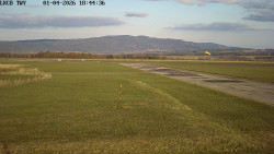 Pojezdová dráha, Runway