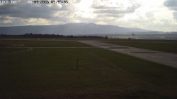 Pojezdová dráha, Runway