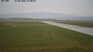 Letiště Cheb - Pojezdová dráha, Runway - 12.4.2026 v 07:00 Letiště Cheb - Pojezdová dráha, Runway - 12.4.2026 v 07:00