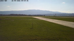 Pojezdová dráha, Runway