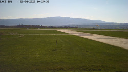 Pojezdová dráha, Runway