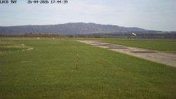 Pojezdová dráha, Runway