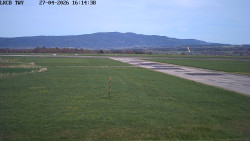 Pojezdová dráha, Runway