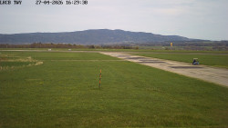 Pojezdová dráha, Runway