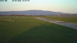 Pojezdová dráha, Runway