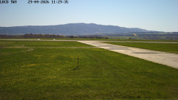 Pojezdová dráha, Runway