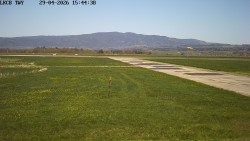 Pojezdová dráha, Runway
