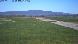 Pojezdová dráha, Runway