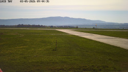 Pojezdová dráha, Runway