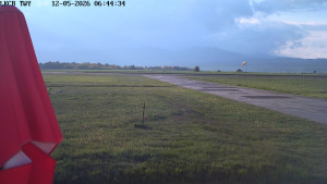 Letiště Cheb - Pojezdová dráha, Runway - 12.5.2026 v 06:45 Letiště Cheb - Pojezdová dráha, Runway - 12.5.2026 v 06:45