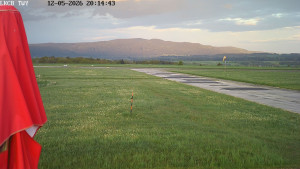 Letiště Cheb - Pojezdová dráha, Runway - 12.5.2026 v 20:15 Letiště Cheb - Pojezdová dráha, Runway - 12.5.2026 v 20:15