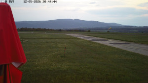 Letiště Cheb - Pojezdová dráha, Runway - 12.5.2026 v 20:45 Letiště Cheb - Pojezdová dráha, Runway - 12.5.2026 v 20:45