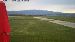 Pojezdová dráha, Runway