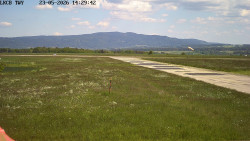 Pojezdová dráha, Runway