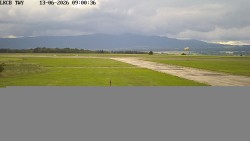 Pojezdová dráha, Runway