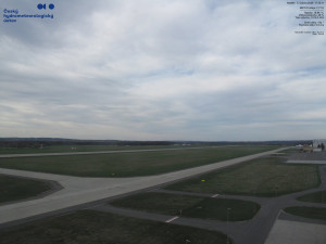 Letišti Ostrava Mošnov - Runway - 5.4.2026 v 17:15 Letišti Ostrava Mošnov - Runway - 5.4.2026 v 17:15