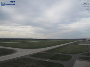 Letišti Ostrava Mošnov - Runway - 5.4.2026 v 17:45 Letišti Ostrava Mošnov - Runway - 5.4.2026 v 17:45