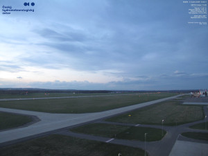 Letišti Ostrava Mošnov - Runway - 5.4.2026 v 19:45 Letišti Ostrava Mošnov - Runway - 5.4.2026 v 19:45