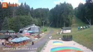 Skigebiet Mariánky - Untere Seilbahnstation - 31.7.2026 v 16:45 Skigebiet Mariánky - Untere Seilbahnstation - 31.7.2026 v 16:45